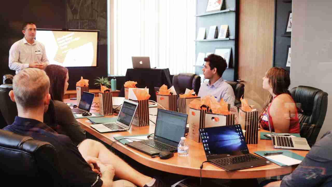 Mengapa Pelatihan Karyawan Adalah Investasi Terbaik Perusahaan Anda