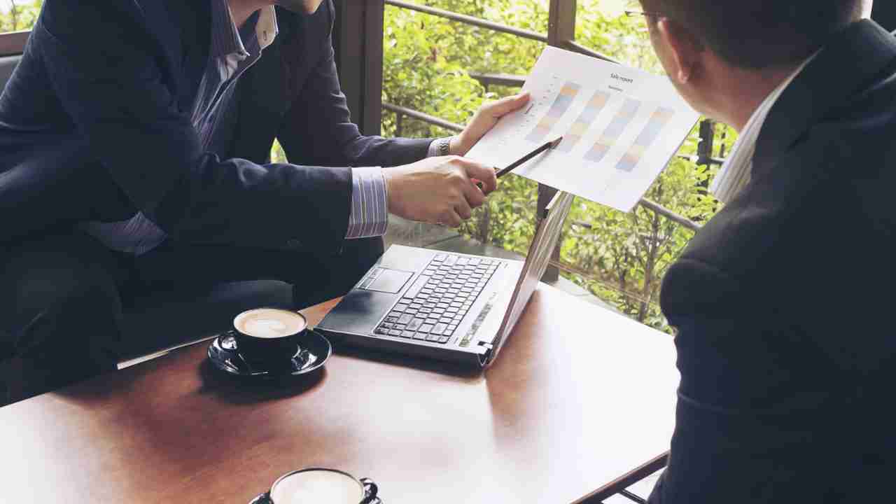 Negosiasi dan Presentasi Produk Bank yang Memikat Nasabah