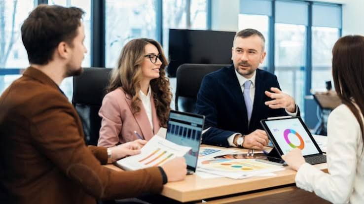 Leadership Sales Manager: Cara Memimpin Tim Sales