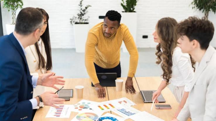Strategi Periklanan yang Sukses: Cara Menentukan Tujuan, Pesan, dan Media Iklan untuk Bisnis